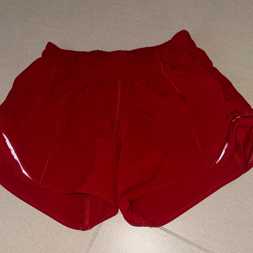 Amazing condition red lululemon hotty hots size 2 4 in inseam